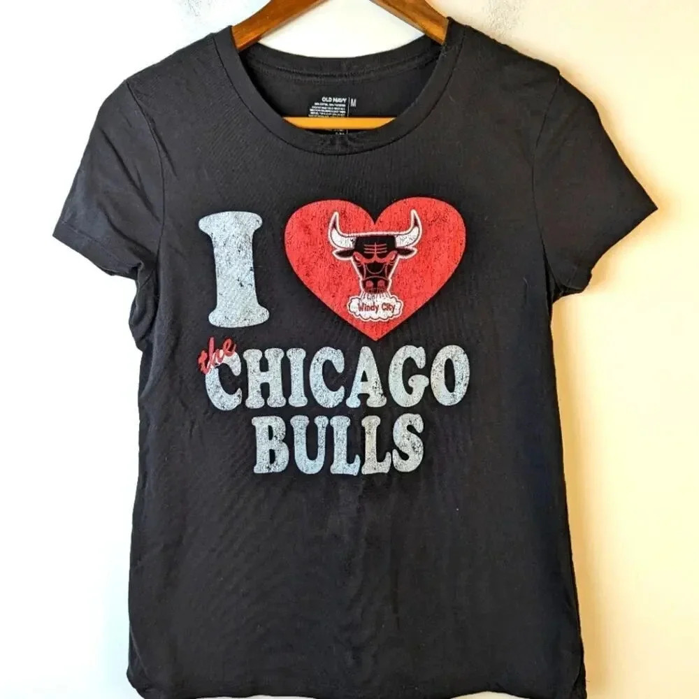 Old Navy Chicago Bulls Tee Shirt - Medium